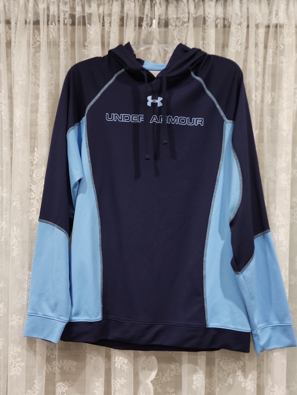 UNDER ARMOUR "HEAT GEAR" HOODIE